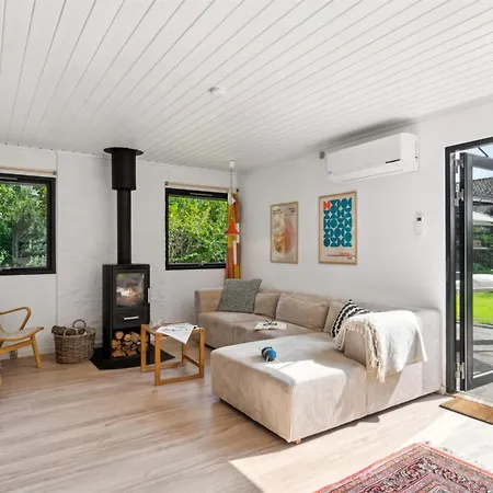 Iolani - 1-3km From The Sea By Interhome *